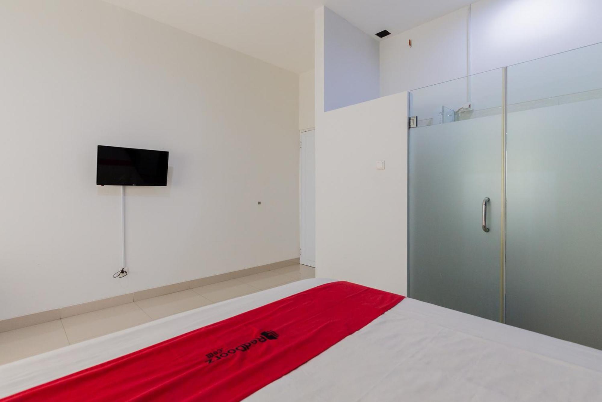 Reddoorz Near Living Plaza Jababeka Cikarang