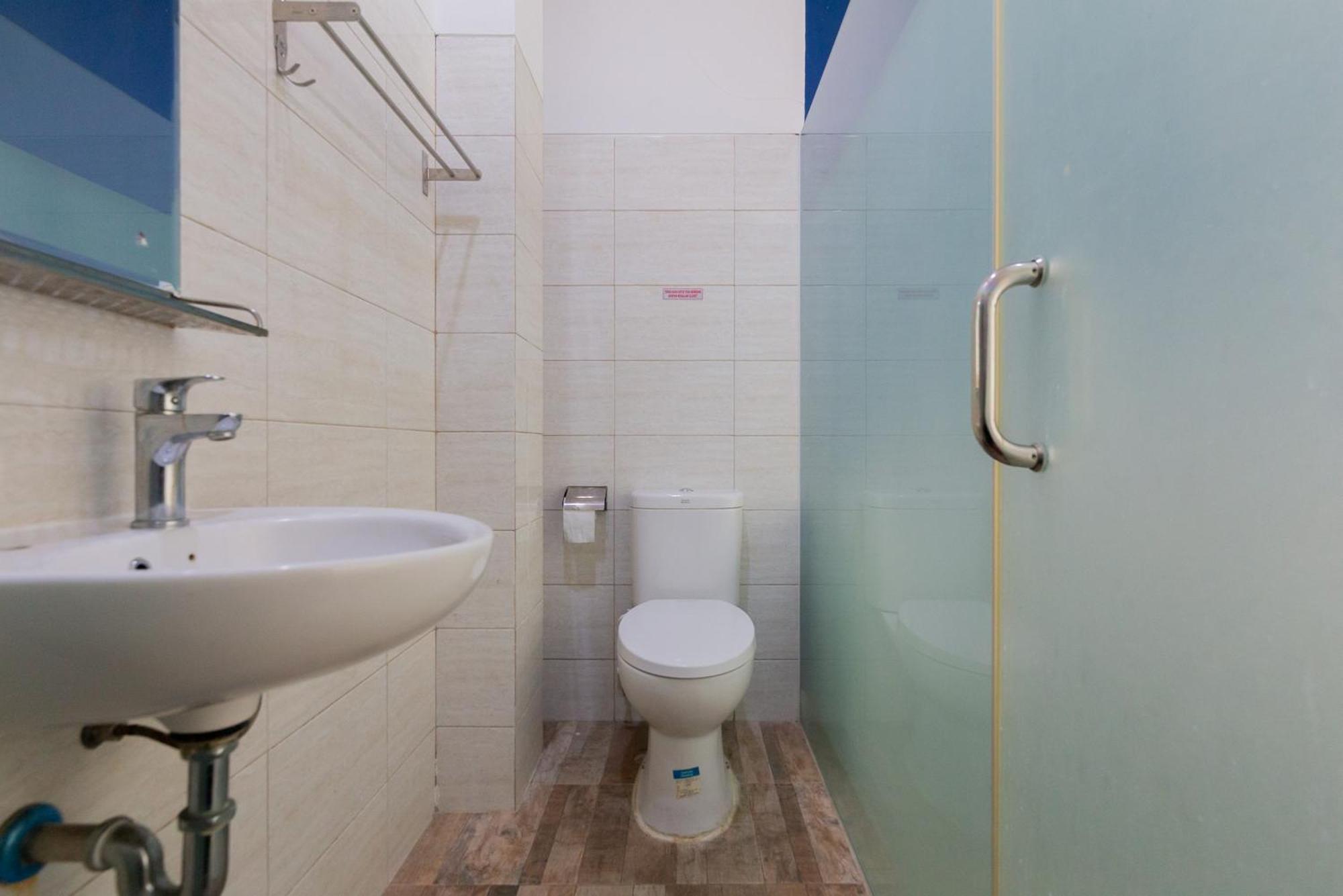 Wisma tamu Reddoorz Near Living Plaza Jababeka 3*