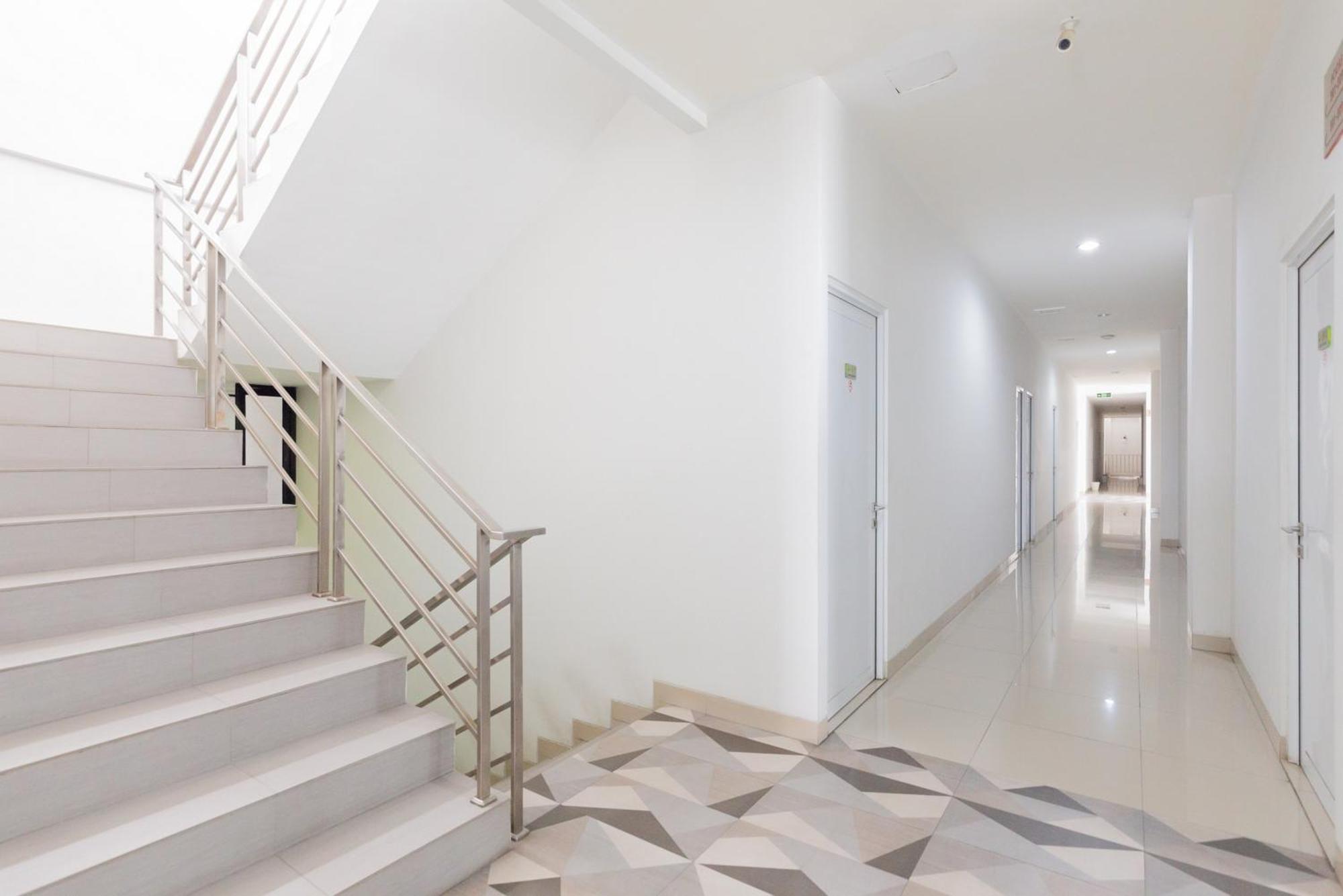 Wisma tamu Reddoorz Near Living Plaza Jababeka