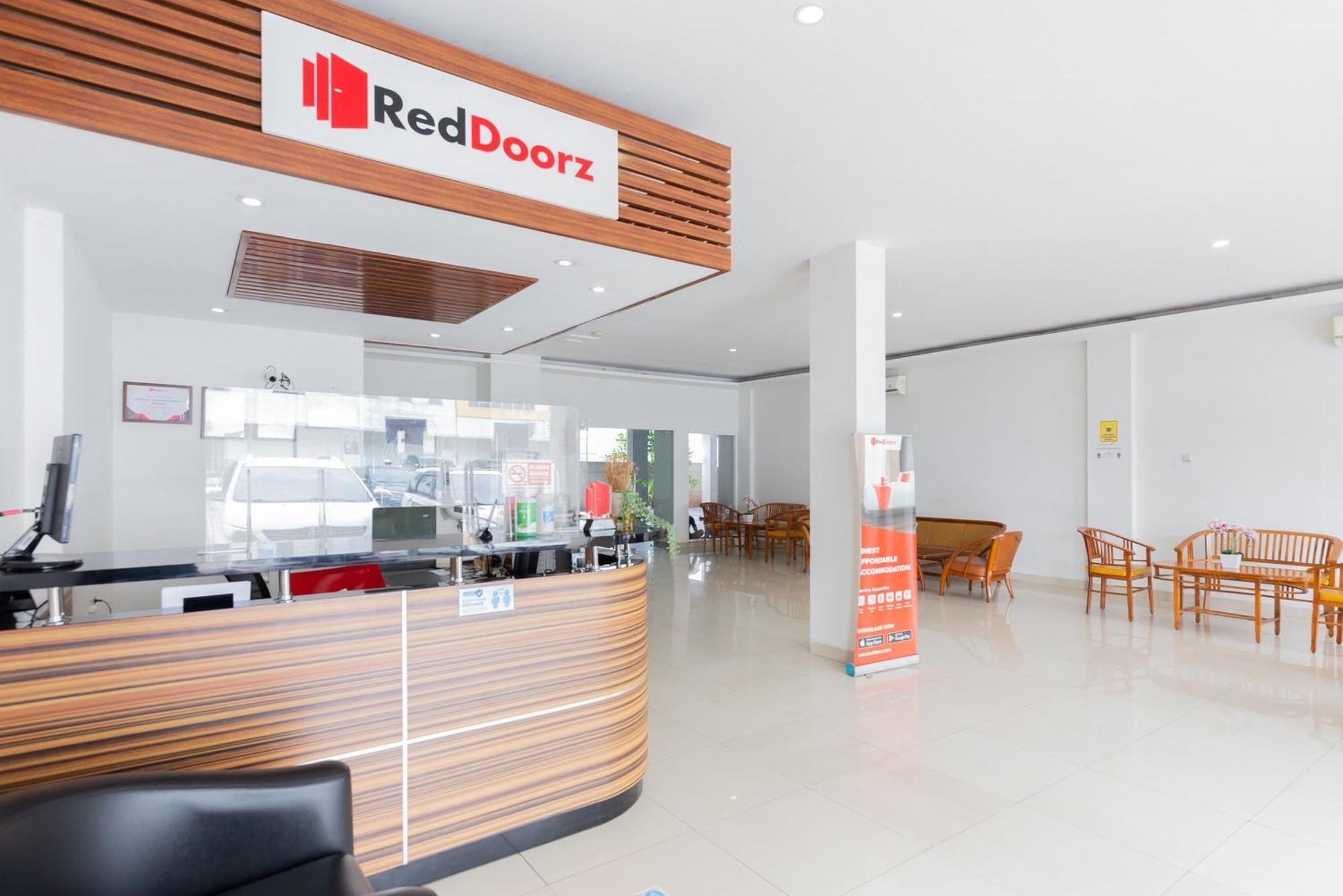 Wisma tamu Reddoorz Near Living Plaza Jababeka 3*